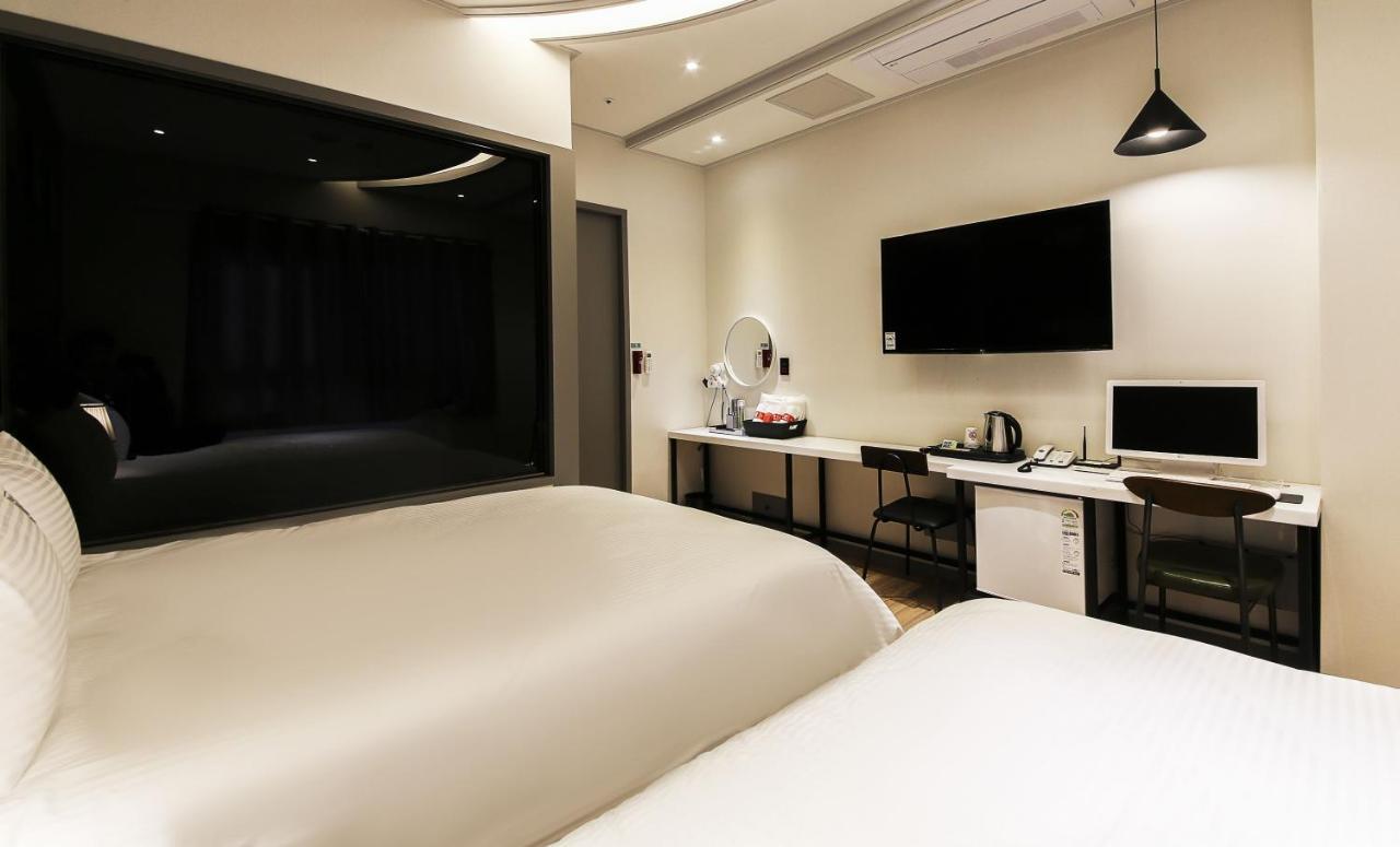 If Business Hotel Чханвон Экстерьер фото